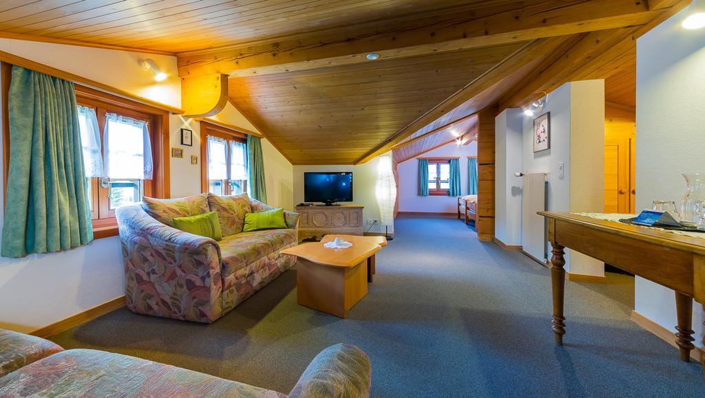 Swiss Lodge Joopi Reckingen Pokoj fotografie
