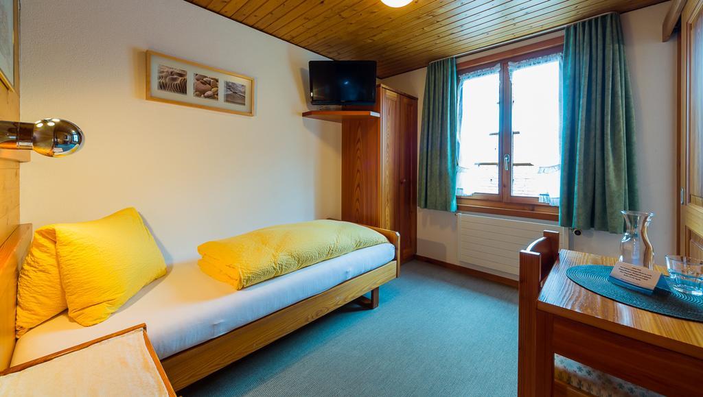 Swiss Lodge Joopi Reckingen Pokoj fotografie